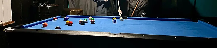 De blauwe pooltafel